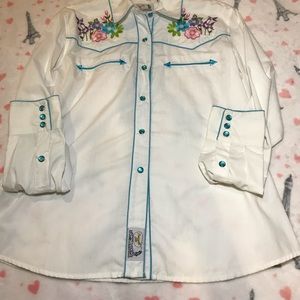 PANHANDLE SLIM Brand new Blouse with embroidered western style.